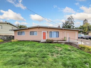 Building Photo - Charming Rambler with Ample Parking and Gr...