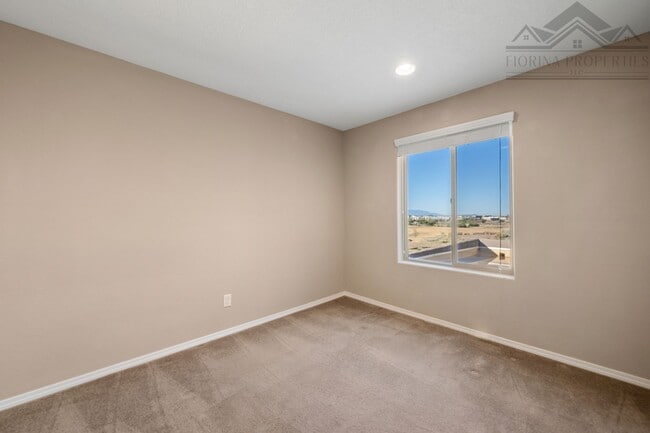 Building Photo - 1 MO. FREE RENT! Gorgeous Corner-Lot Townhouse with Mountain Views