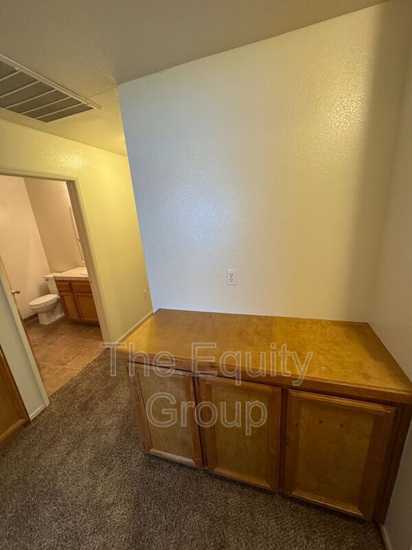 Building Photo - 5411 W Country Ave