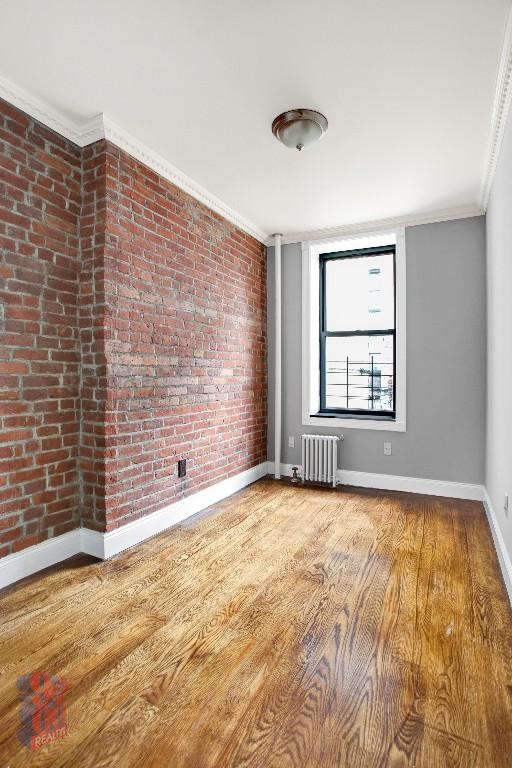Building Photo - 421 E 9th St