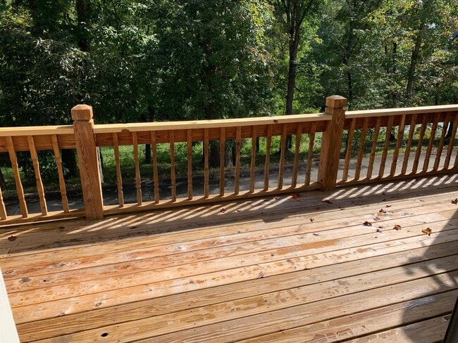 Building Photo - 3499 Lakeside Ct