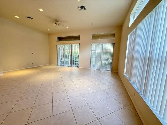 Building Photo - 10060 Armani Dr