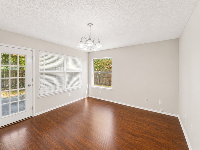 Building Photo - Spacious, Updated Townhome in Garland
