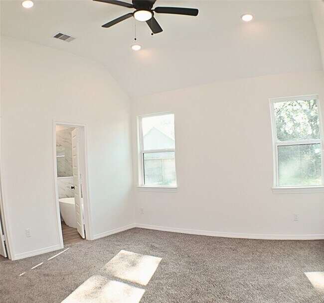 Building Photo - 24994 Armagh Rd