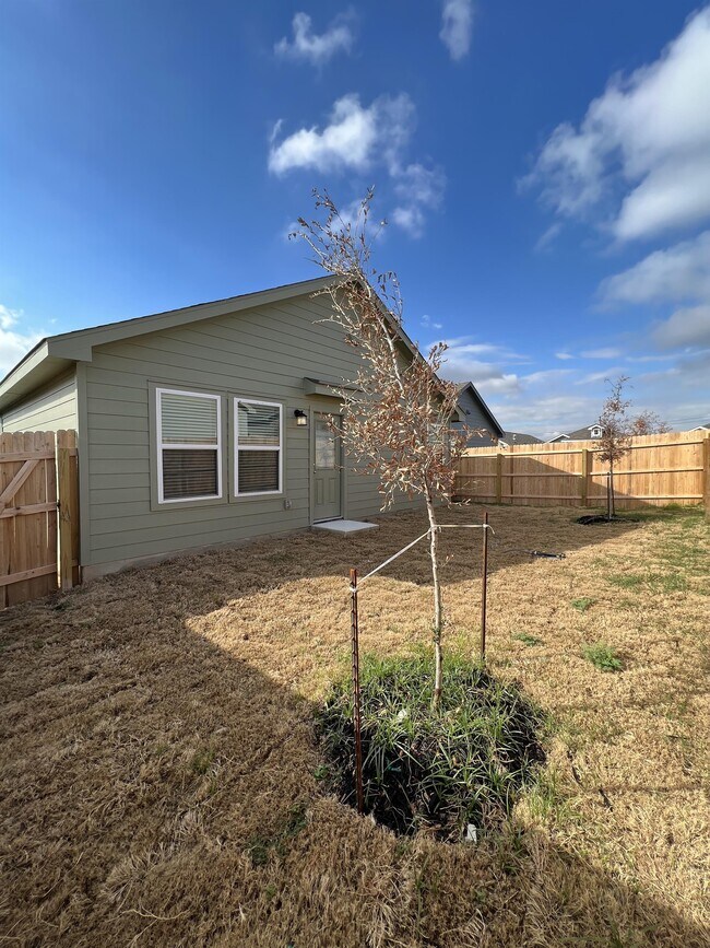 Building Photo - 8523 Grosbeak Cv