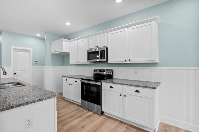 Building Photo - Luxury Rental!