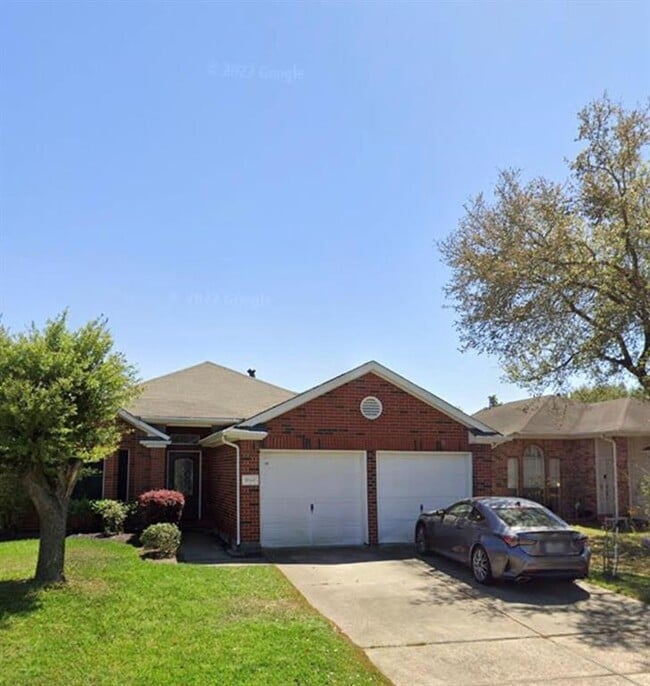 Primary Photo - 10443 N Shadowdale Dr