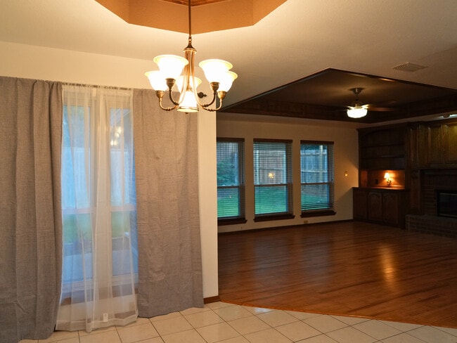 Building Photo - 3505 Crescent Ct