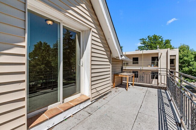 Building Photo - 1151 Monroe St