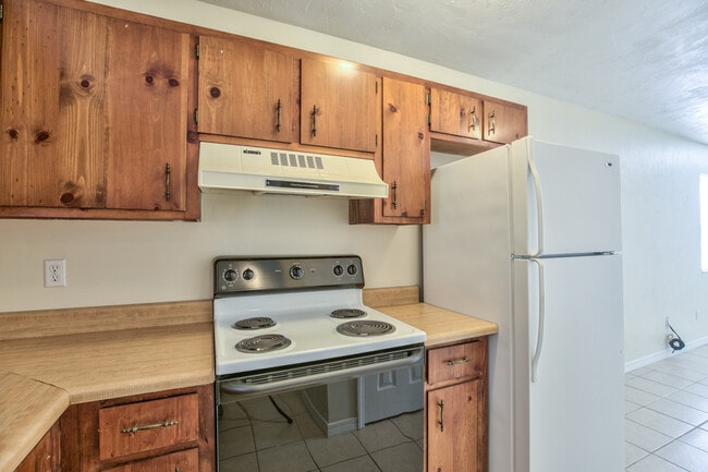 Building Photo - 2454 Wren Hollow Dr