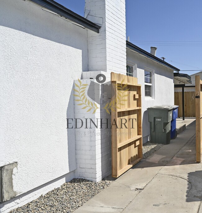 Building Photo - 1584 N Carruth Ave