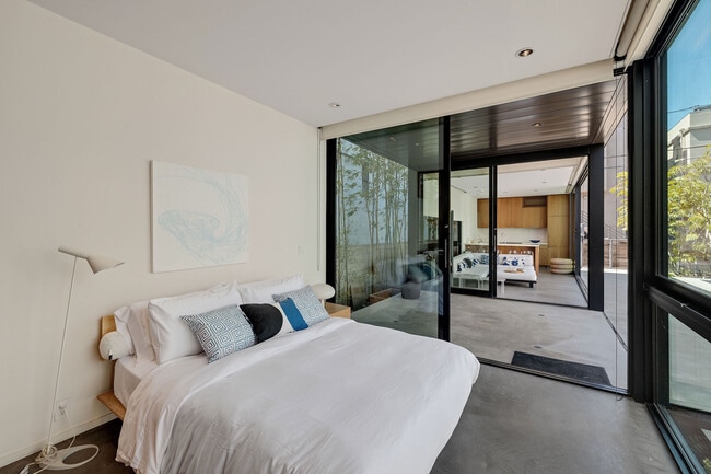 Building Photo - 27 Driftwood St