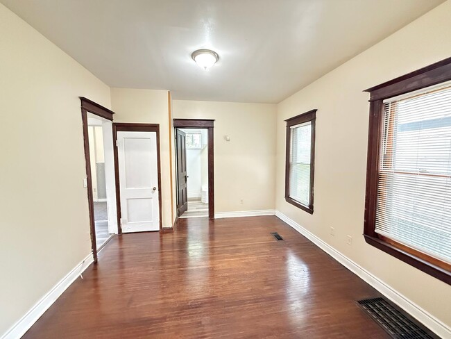 Building Photo - 4/2 Single Family Home | Hardwood Floors |...