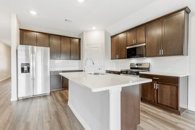 Building Photo - 2200 Dunbar Dr