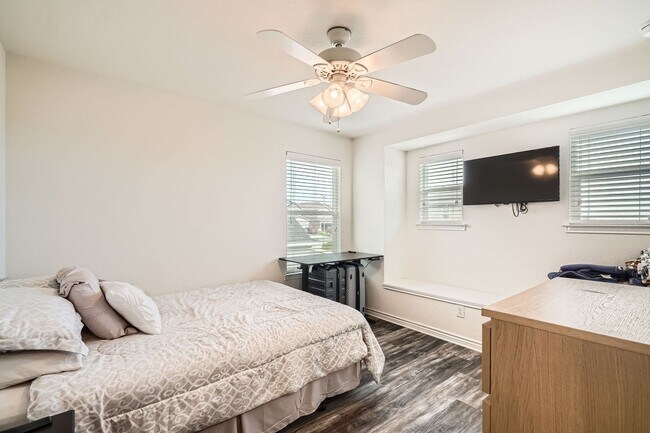Building Photo - First time rental!
