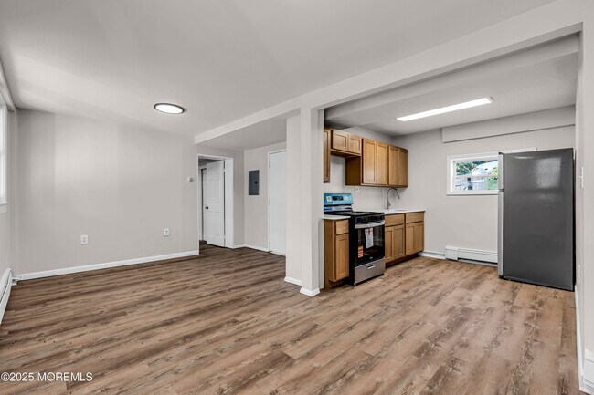 Building Photo - 1320 3rd Ave