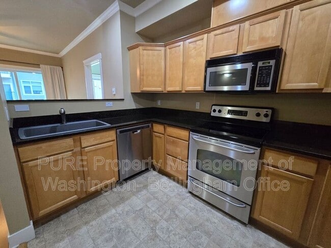 Building Photo - 1015 Railroad Ave