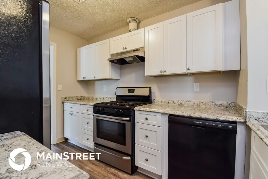 Building Photo - 5543 Pine Gate Dr