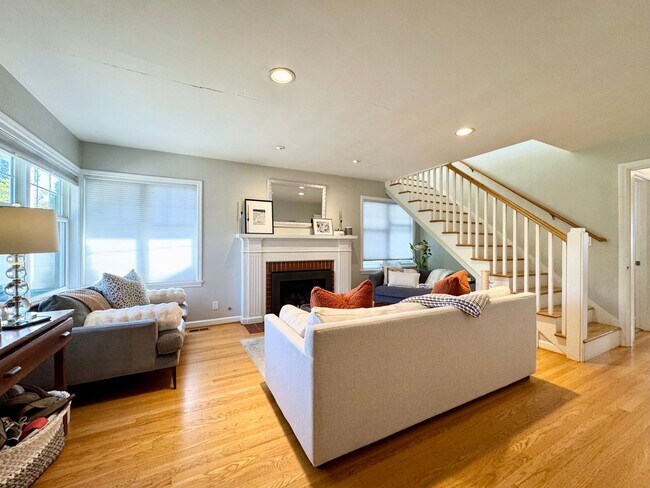 Building Photo - Bryant Home
