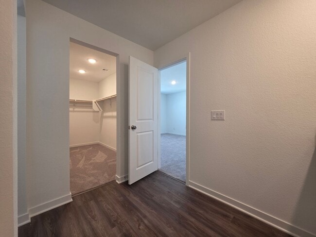 Building Photo - 3432 Sunbeam Dr