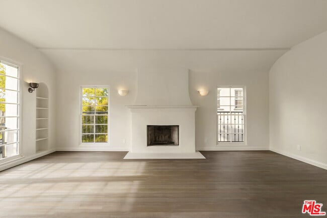 Building Photo - 428 S Bedford Dr