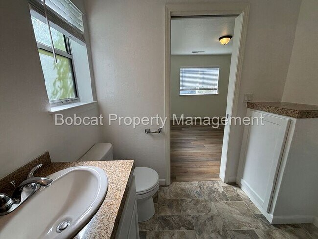 Building Photo - 509 Westview Ave