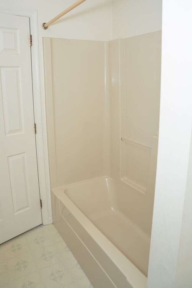 Building Photo - 922 Pinetree Way