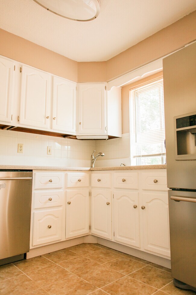 Building Photo - 11745 Hollycrest Drive