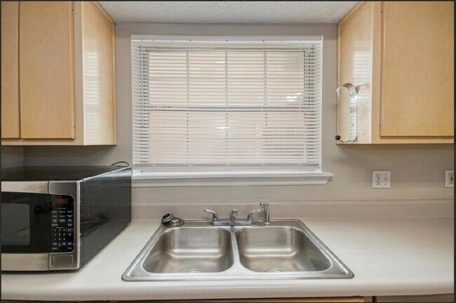 Building Photo - 3385 Tansey Ct