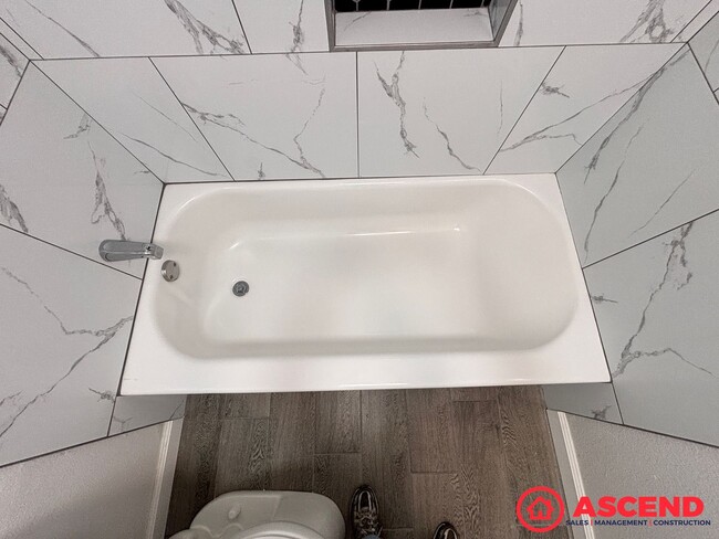 Building Photo - Beautiful 4 Bedroom Home In Rosedale!