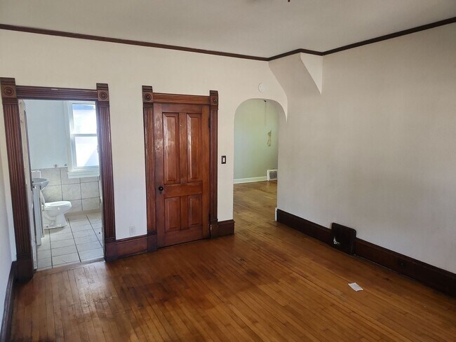 Building Photo - 523-525 Bay