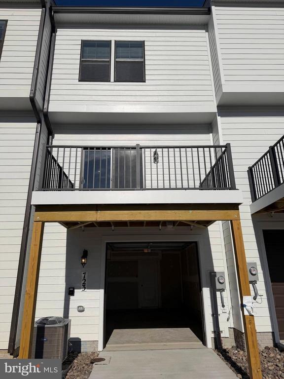 Building Photo - 723 Courier Ln