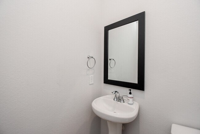 Building Photo - 16635 Bristol Steel Ln