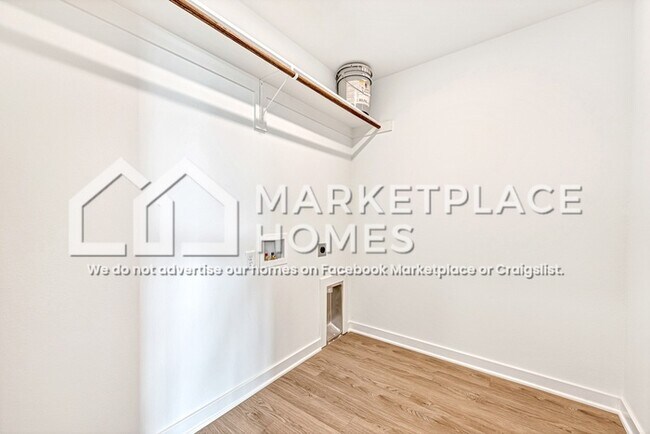 Building Photo - 375 Canada Dr