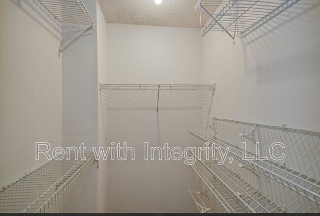 Building Photo - 3385 Tansey Ct