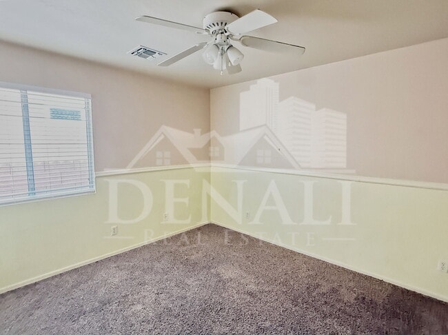 Building Photo - 4330 E Cottonwood Ln