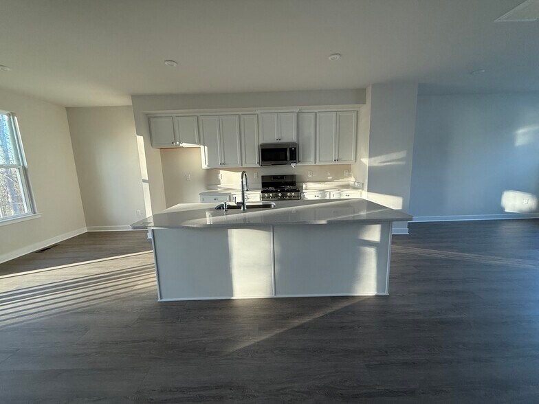 Building Photo - 4337 Reusch Cir