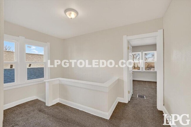 Building Photo - 1434 Kedron St