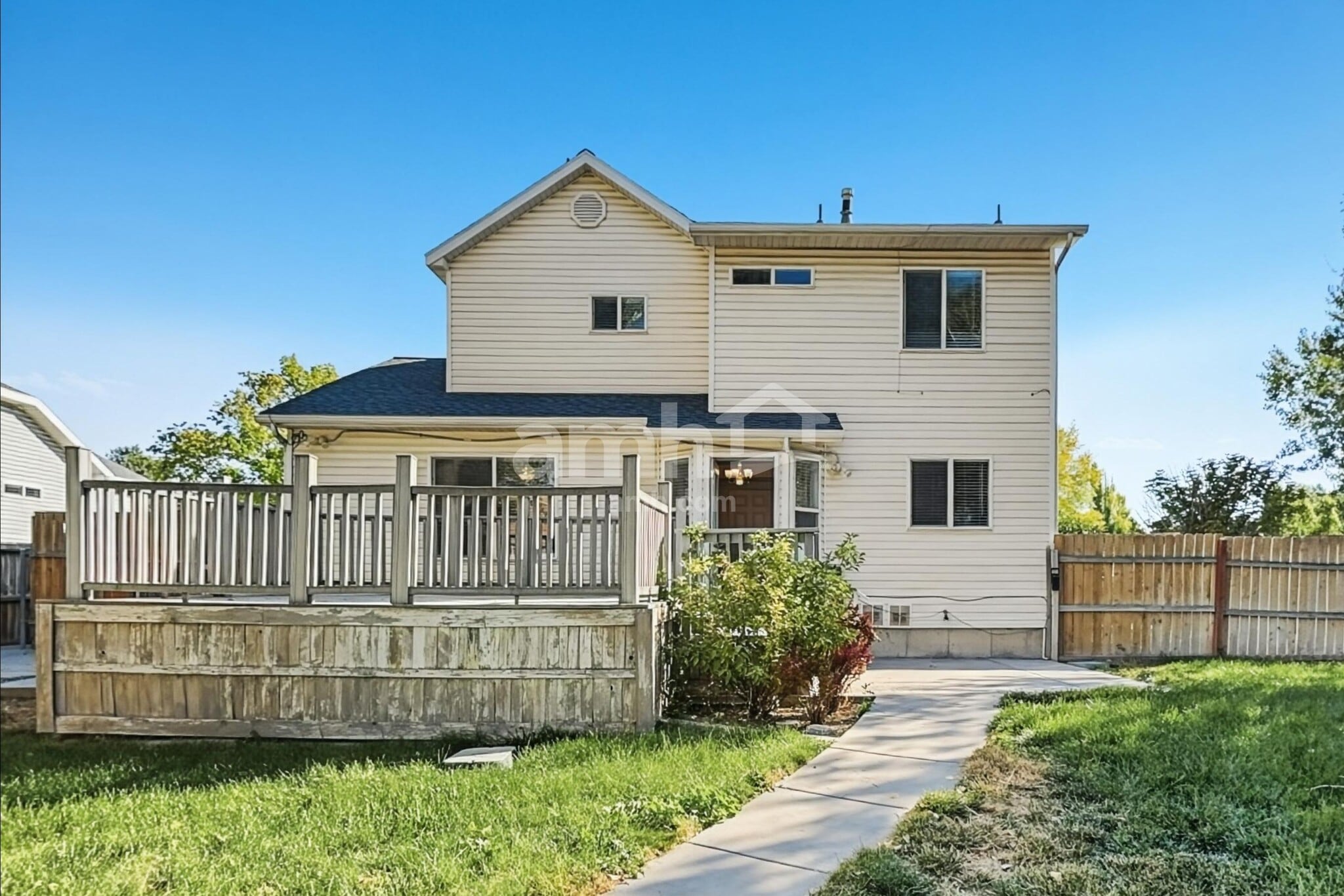 Building Photo - 860 Country Club Dr