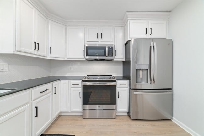 Building Photo - 6435 Woodbrook Ln