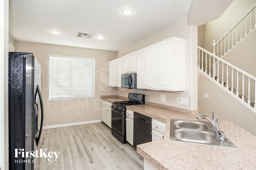 Building Photo - 7617 French Springs St