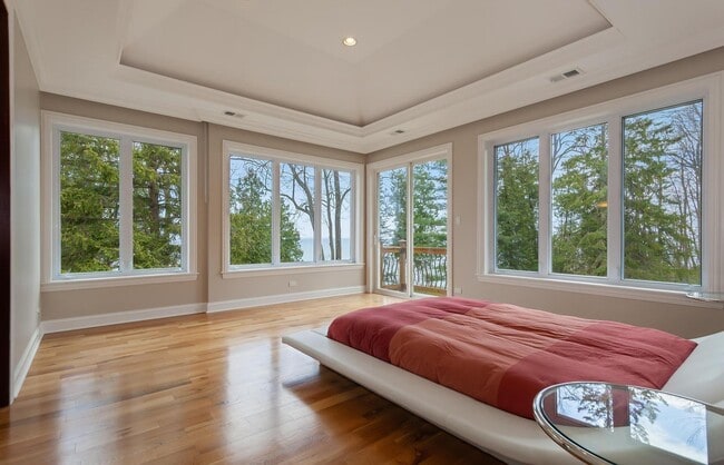 Building Photo - 598 Lake Shore Rd