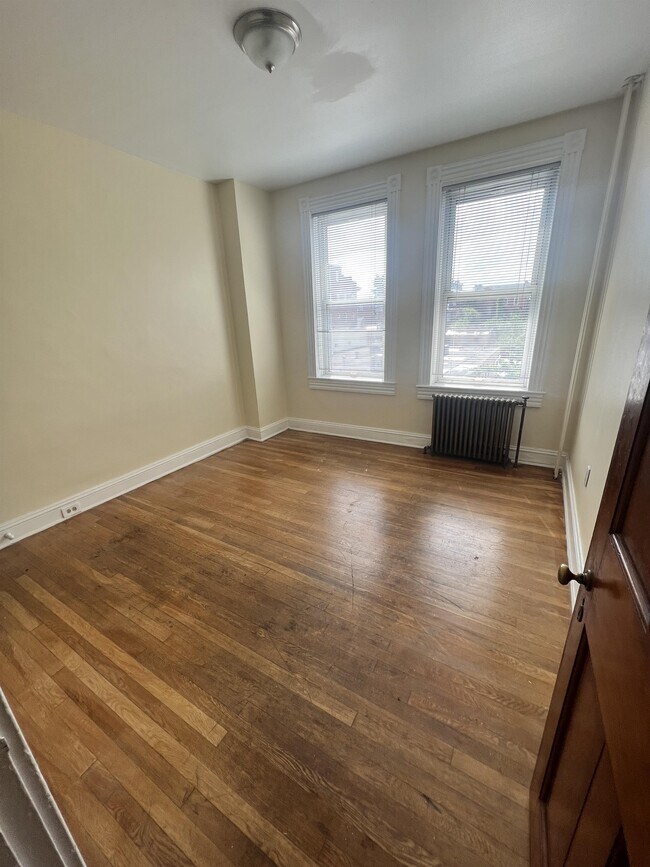 Building Photo - 2315 N Charles St