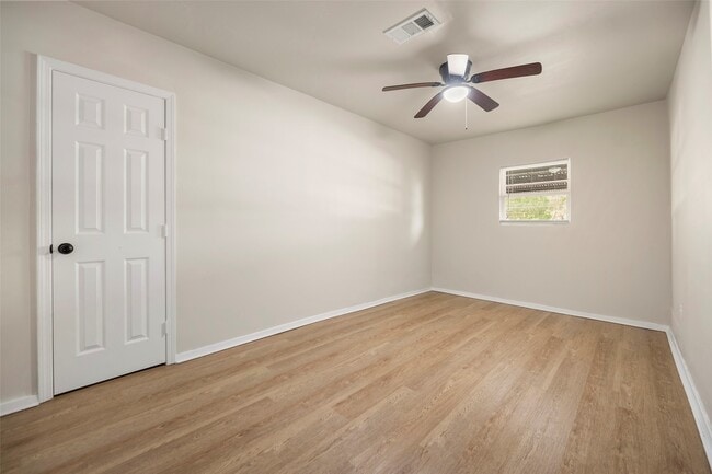 Building Photo - 13335 Ambrose St