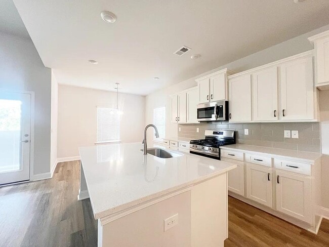 Building Photo - 335 Cypress Holw Trl