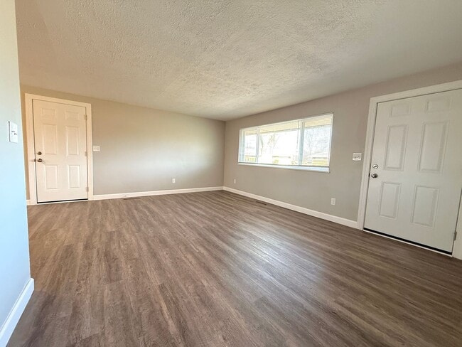 Building Photo - 301 Lesher Dr