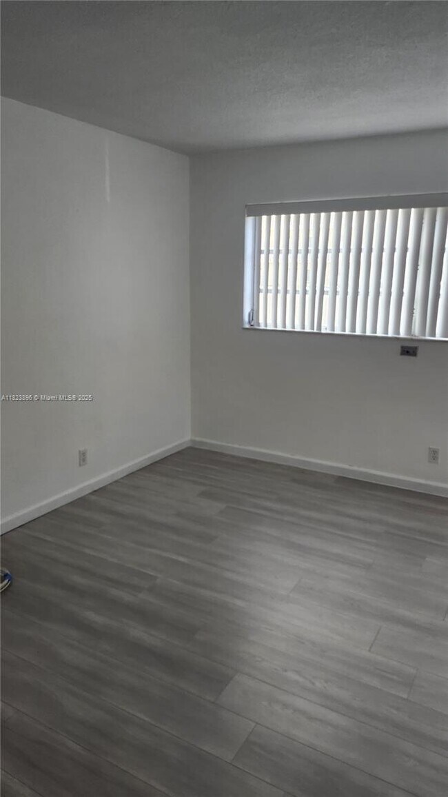 Building Photo - 200 NE 12th Ave