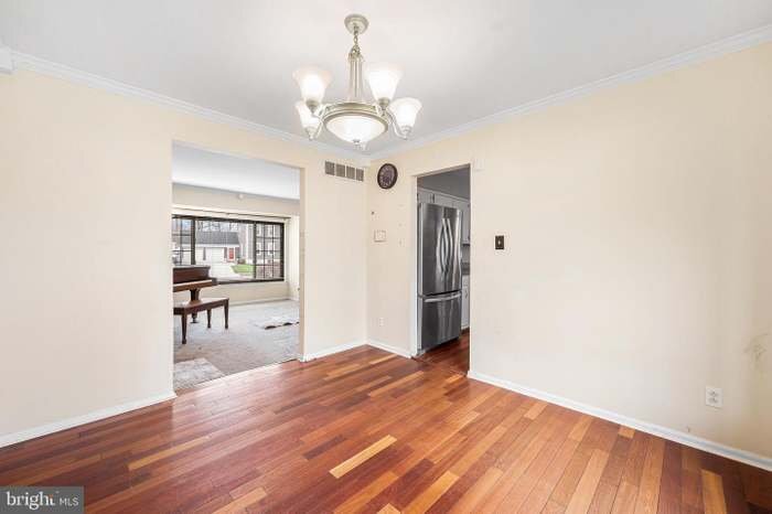 Building Photo - 6 Tiffany Pl