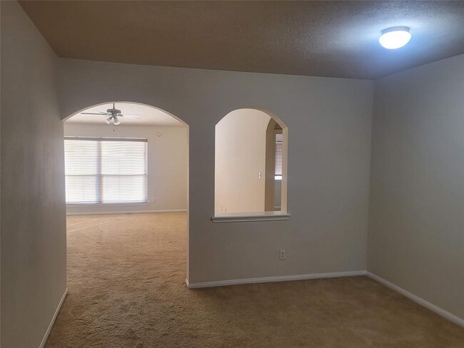 Building Photo - 3611 Elmwood Dale Dr