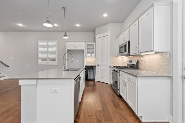 Building Photo - 909 Oak St